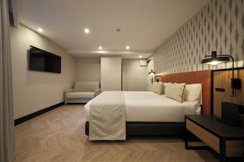 Family Room (Superior, 2 adults + 2 children)