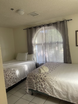 Family Villa, Multiple Beds (Villa Two, 281 Ft from Resort. 3 Bedr)