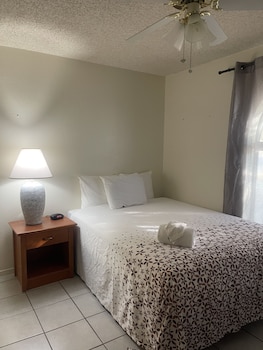 Family Villa, Multiple Beds (Villa Two, 281 Ft from Resort. 3 Bedr)