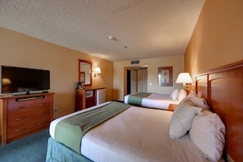 Room, 2 Queen Beds, Pool Access, Poolside (Poolside Double Room)