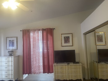 Family Villa, Multiple Beds (Villa Five, .3 Miles from Resort, 3 B)