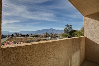 Suite, Multiple Beds, Kitchenette, Mountain View