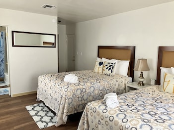 Exclusive Villa, Multiple Beds (Pickford Palms Estate C House, 6 mi f)