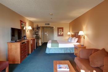 Room, 1 King Bed, Balcony, Pool View
