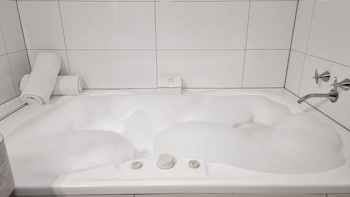Deluxe Spa Suite