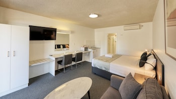 Deluxe Spa Suite
