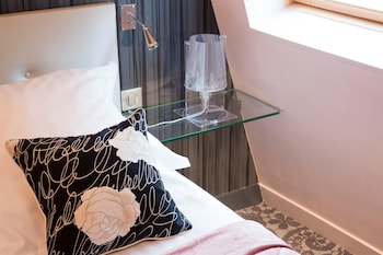 Standard Room, 1 Twin Bed, Non Smoking (Shower Only;Small Room)