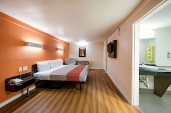 Standard Room, 1 King Bed, Smoking