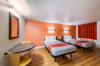 Standard Room, 2 Double Beds, Non Smoking