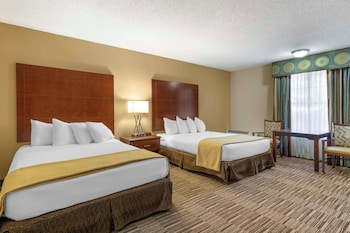 Standard Room, 2 Queen Beds, Accessible, Bathtub