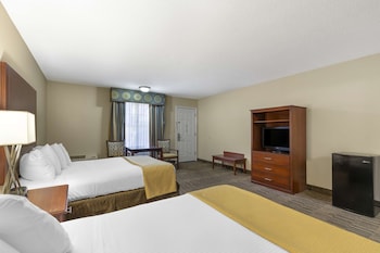 Standard Room, 2 Queen Beds, Accessible, Bathtub