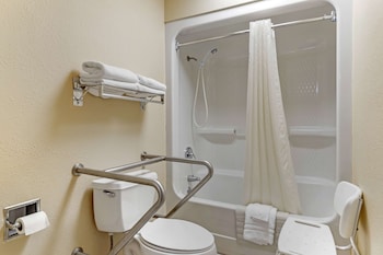 Standard Room, 2 Queen Beds, Accessible, Bathtub