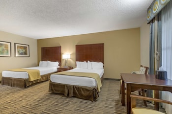 Standard Room, 2 Queen Beds, Accessible, Bathtub