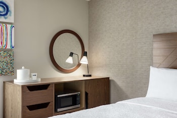 Standard Room, 1 Queen Bed