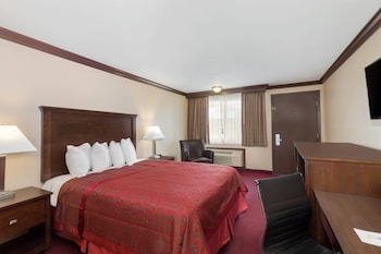 1 Queen Bed, Mobility Accessible Room, Bathtub W/Grab Bars Non-Smoking