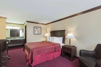 Standard Room, 1 Queen Bed, Non Smoking