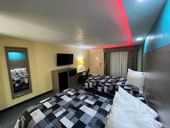 Standard Room, 2 Double Beds, Non Smoking, Refrigerator & Microwave