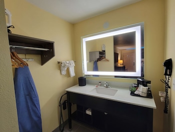 Standard Room, 2 Double Beds, Accessible, Refrigerator & Microwave (Refrigerator & Microwave)