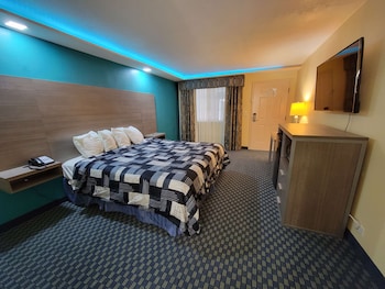 Standard Room, 1 King Bed, Non Smoking, Refrigerator & Microwave