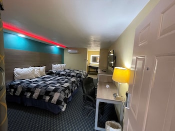 Standard Room, 2 Double Beds, Non Smoking, Refrigerator & Microwave