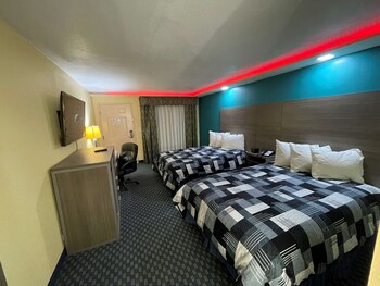 Standard Room, 2 Double Beds, Non Smoking, Refrigerator & Microwave