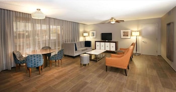 Suite, 1 King Bed, Kitchen