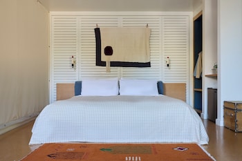 Deluxe Room, 1 King Bed (Standard King Plus 1 King)