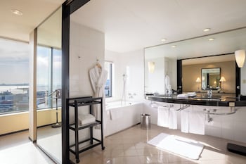 Club Twin Room, Non Smoking (Premier)
