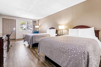 Standard Room, 2 Double Beds, Non Smoking (Pet Friendly)