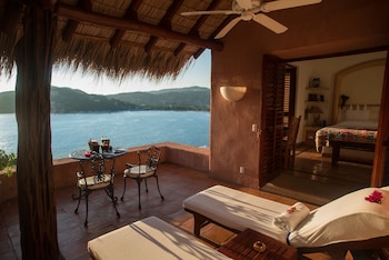 Oceanfront Terrace Suite