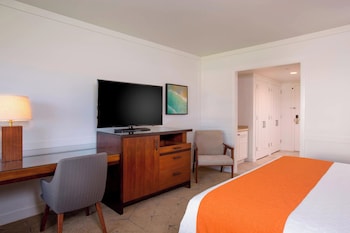 Deluxe Room, 1 King Bed, Ocean View