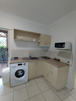 Executive Queen with Kitchenette