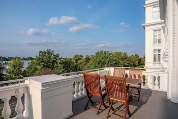 Suite, 1 Bedroom, Balcony, Lake View