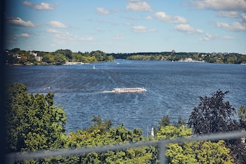 Suite, 1 Bedroom, Balcony, Lake View