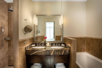 Junior Suite, 1 King Bed