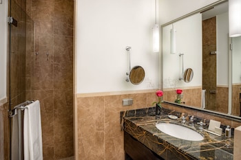 Junior Suite, 1 King Bed