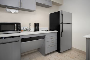 Suite, 1 Bedroom (Mobility/Hearing Access, Roll-In Shwr)