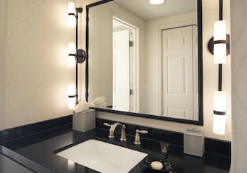 Deluxe Double Room, 2 Double Beds, Roll-in Shower