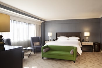 Deluxe Room, 1 King Bed, Mobility Accessible