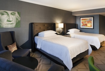 Deluxe Double Room, 2 Double Beds, Roll-in Shower