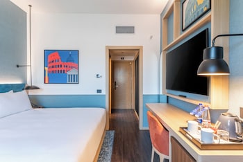 Deluxe Room, 1 King Bed with Sofa bed