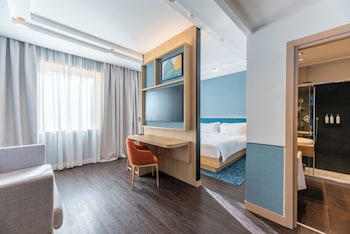 Junior Suite, 1 King Bed with Sofa bed
