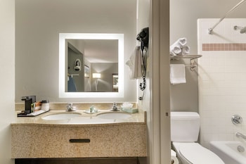 Business Room, 2 Queen Beds, Non Smoking, Refrigerator & Microwave (Oversized Room)