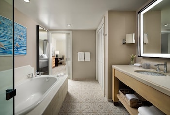 Room, 1 King Bed (Resort)