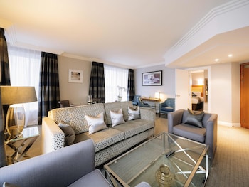 Suite, 1 Queen Bed (Prestige)