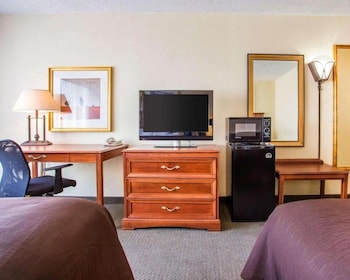 Economy Double Room, 2 Queen Beds, Non Smoking