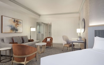 Deluxe Suite, 1 King Bed, Tower
