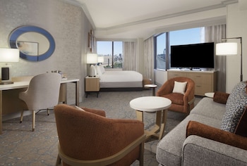 Deluxe Suite, 1 King Bed, Tower