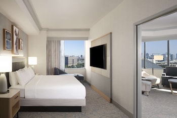 Premium Suite, 1 King Bed, Tower