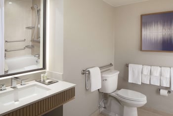 Room, 2 Queen Beds, Accessible, Tower (Mobility, Bathtub)